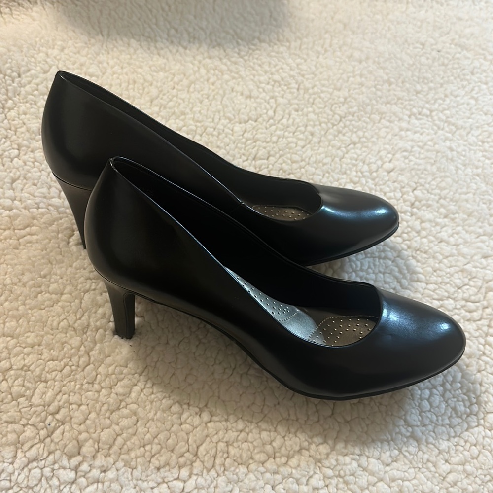 DexFlex Comfort Black Heels